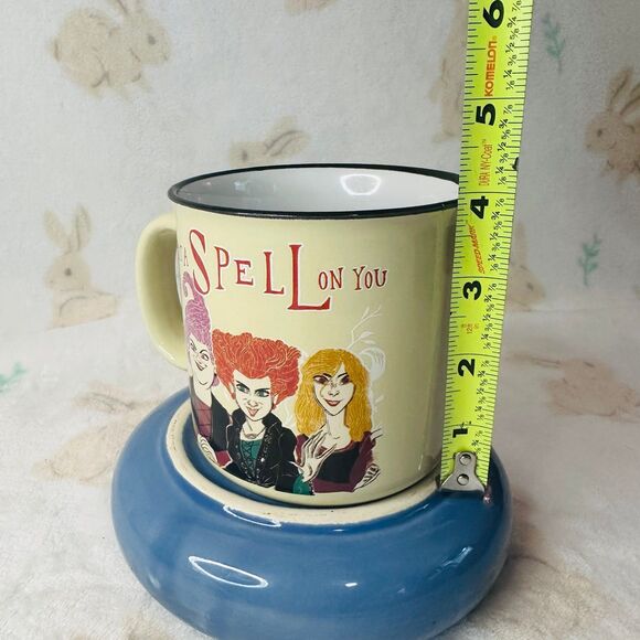 Disney Hocus Pocus "Put A Spell On You" Ceramic
20 Oz Camper Mug - Picture 6 of 7